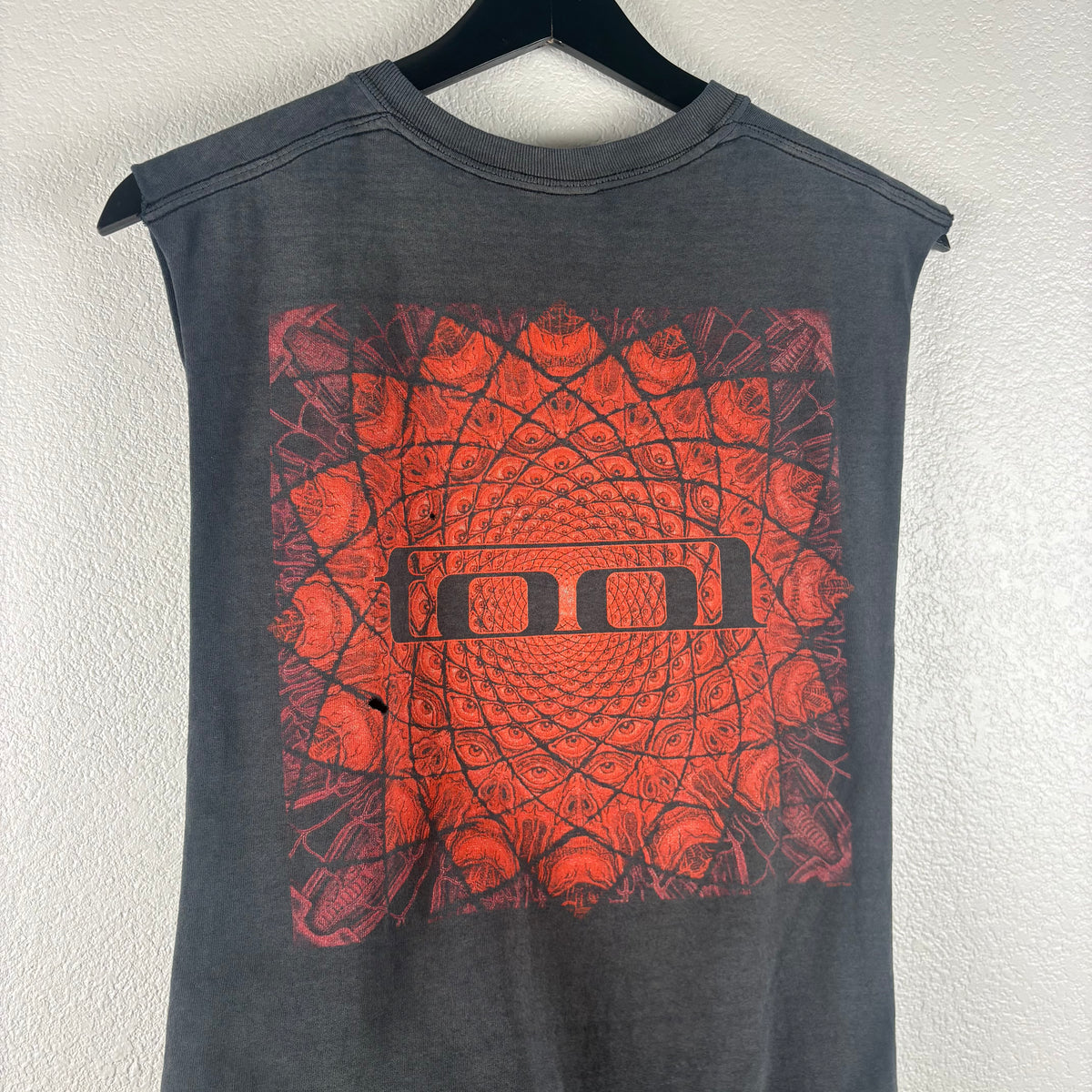 2007 Faded Tool Eyeball Cut Off Shirt - M